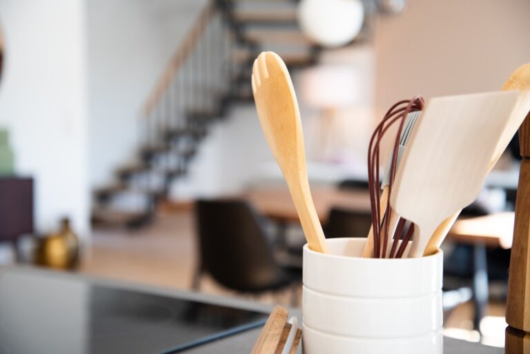 The Ultimate Guide to Selecting the Best Cooking Utensils